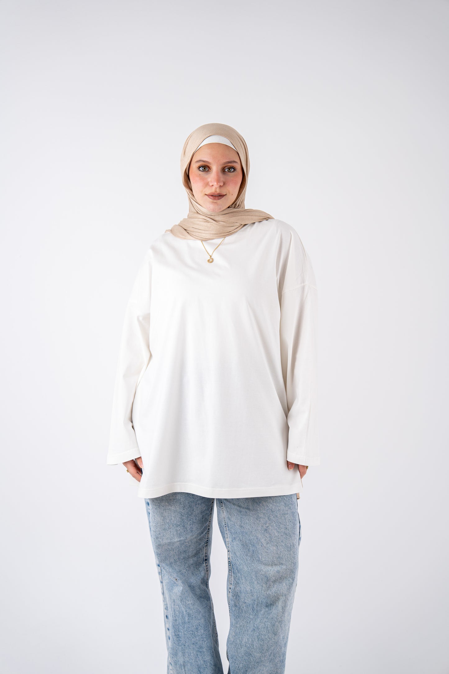 white basic widesleeves t-shirt